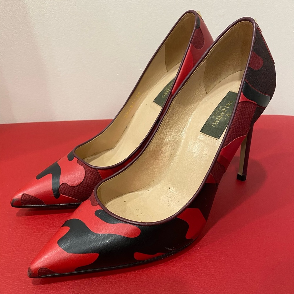 Valentino camo pumps like new